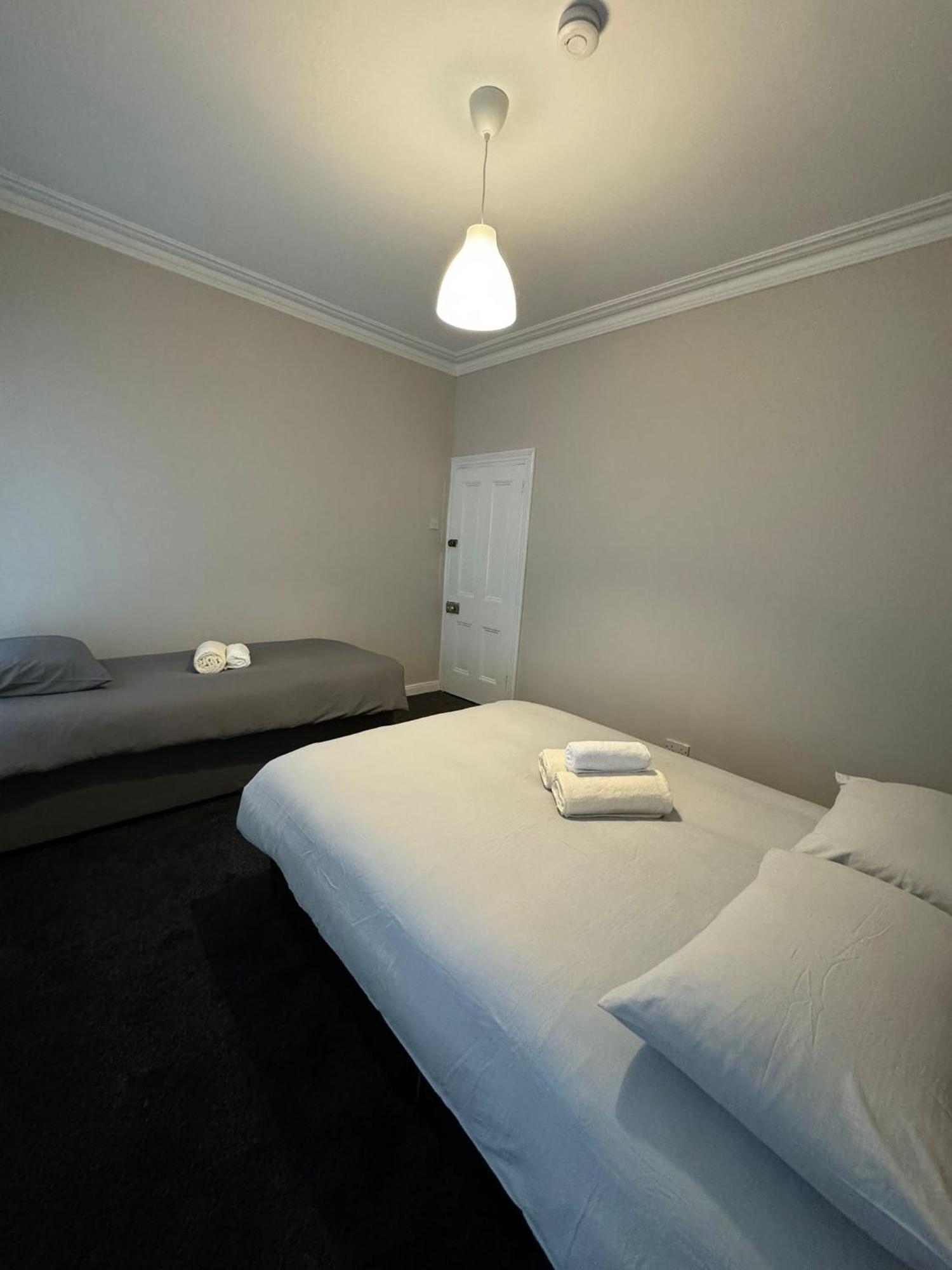 Superb Triple Room Near Croke Park - 2 Guest house *